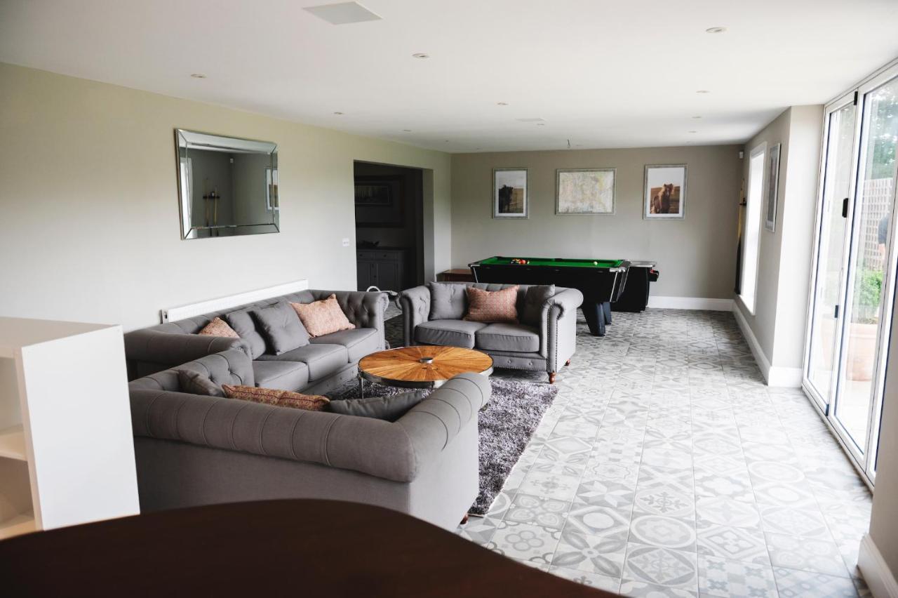 Large Country House - Hot Tub - Pool Table - Bbq - 5 Bedrooms - Log Burner Three Legged Cross Eksteriør billede
