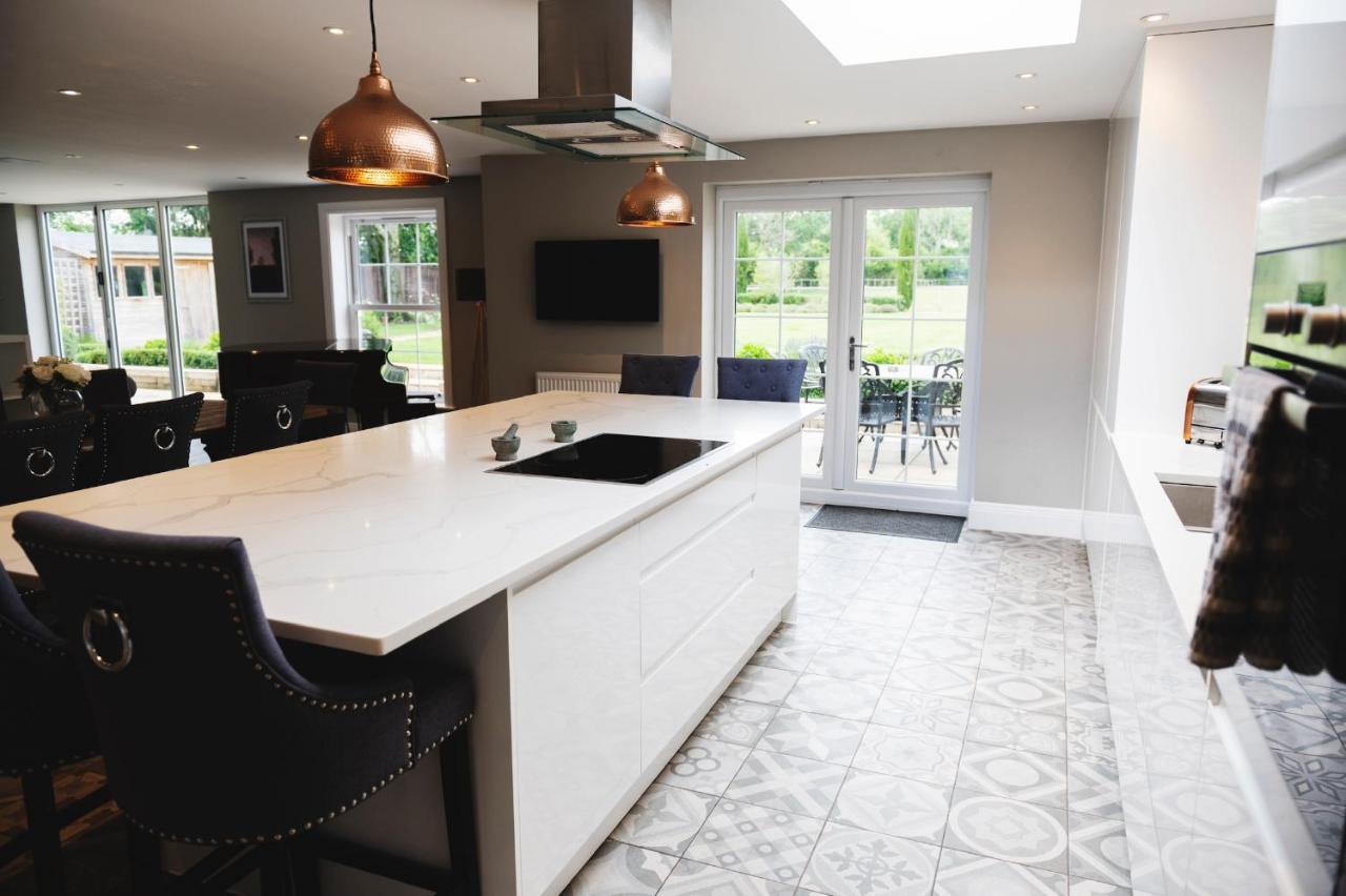 Large Country House - Hot Tub - Pool Table - Bbq - 5 Bedrooms - Log Burner Three Legged Cross Eksteriør billede