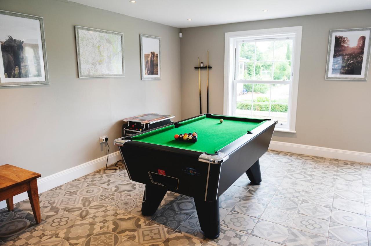 Large Country House - Hot Tub - Pool Table - Bbq - 5 Bedrooms - Log Burner Three Legged Cross Eksteriør billede